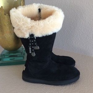 Ugg Plumdale Charm Black Boot